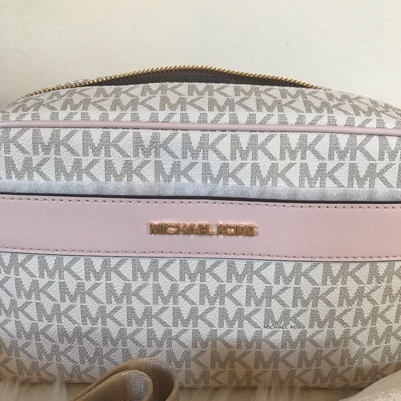 Michael Kors Kenly Large Logo Crossbody Bag - Picture 2 of 6